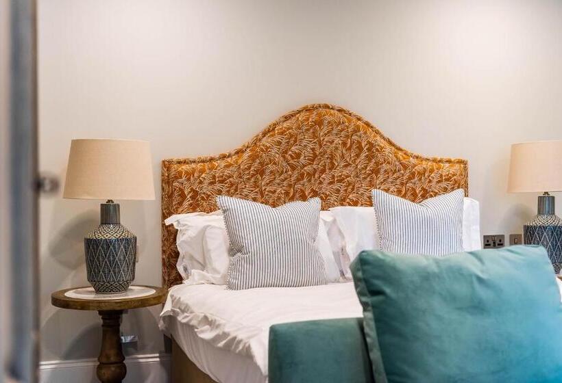 جناح سوبيريور, Old Abbey House