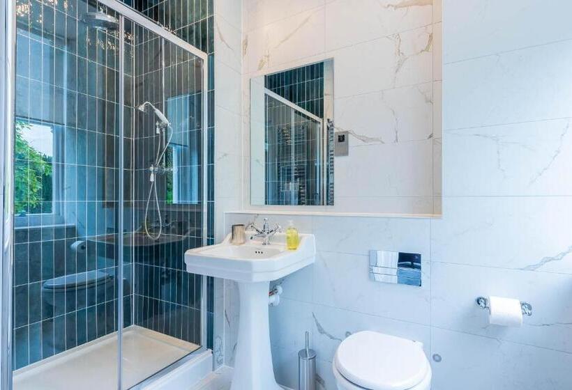 إستوديو قياسى مطلّ علي الحديقة, Old Abbey House