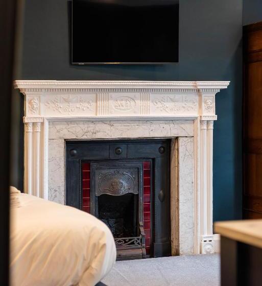 إستوديو قياسى مطلّ علي الحديقة, Old Abbey House