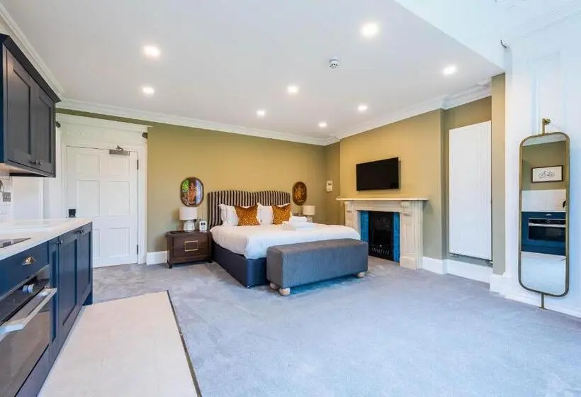Deluxe-studio, Old Abbey House