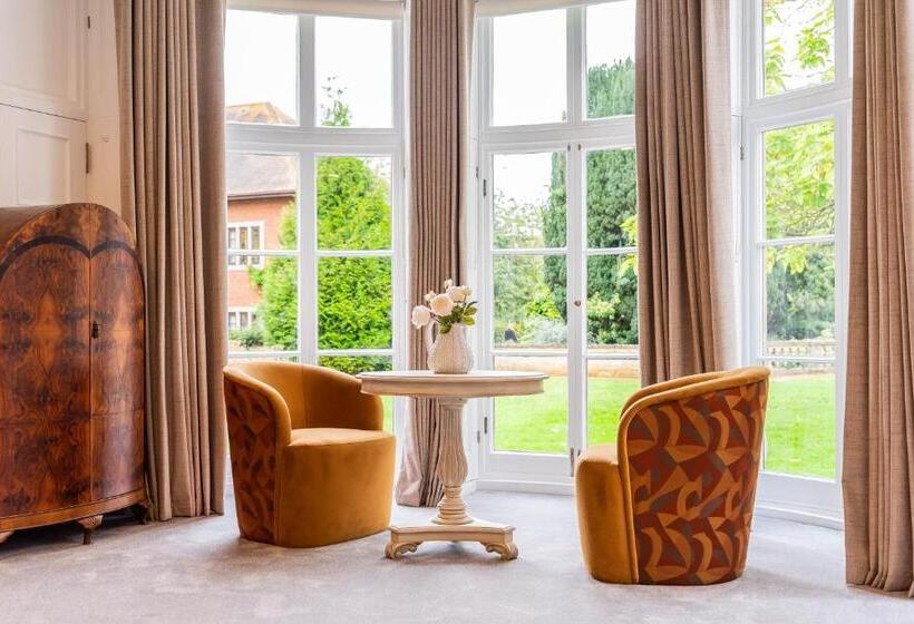 إستوديو ديلوكس, Old Abbey House