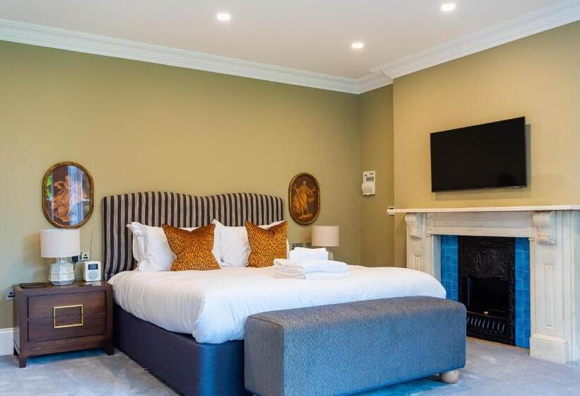 إستوديو ديلوكس, Old Abbey House