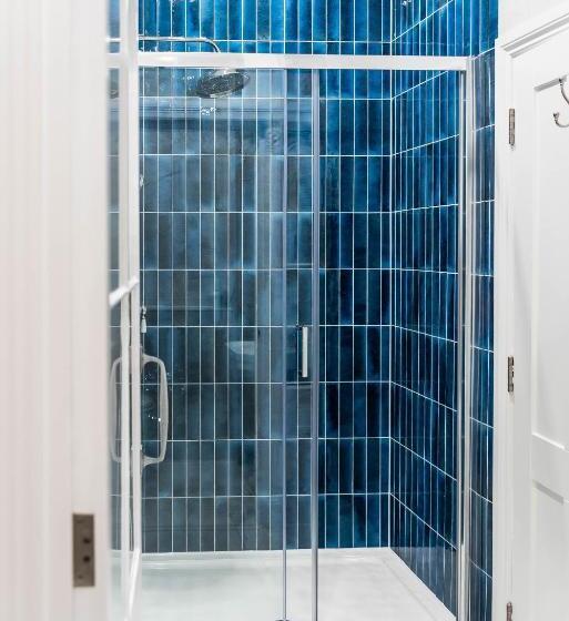 إستوديو ديلوكس, Old Abbey House