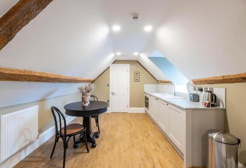 جناح إدارى, Old Abbey House