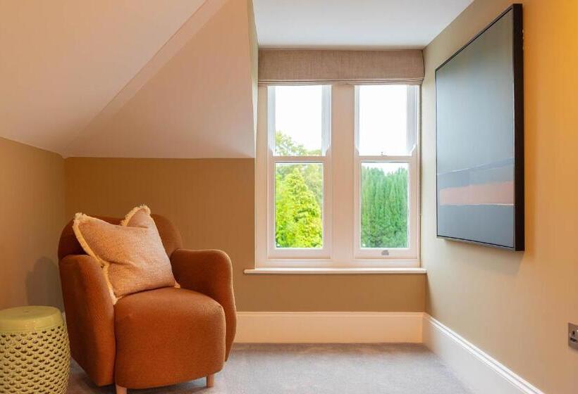 جناح إدارى, Old Abbey House