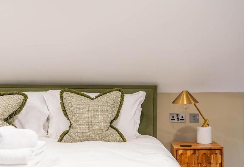 جناح إدارى, Old Abbey House