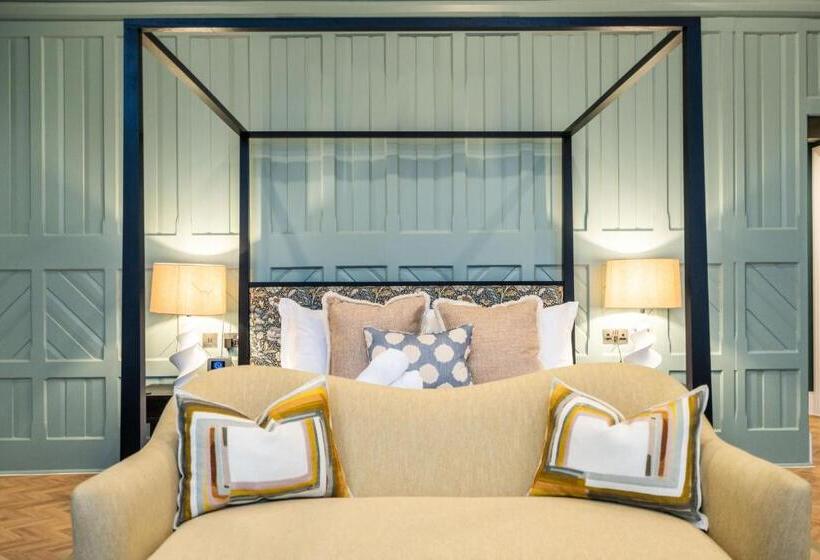 جناح سوبيريور, Old Abbey House