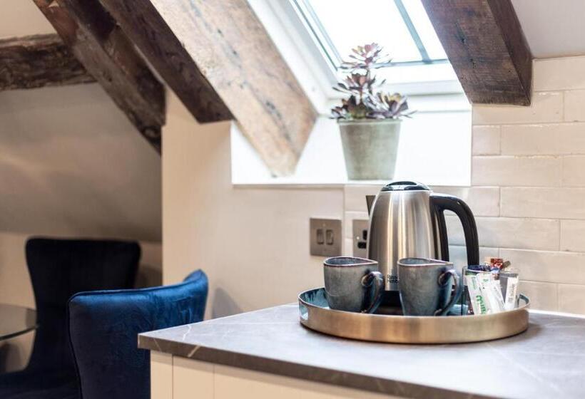 جناح سرير كينج, Old Abbey House