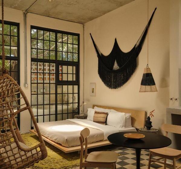 استودیو استاندارد با تخت کینگ, Paz By Dw