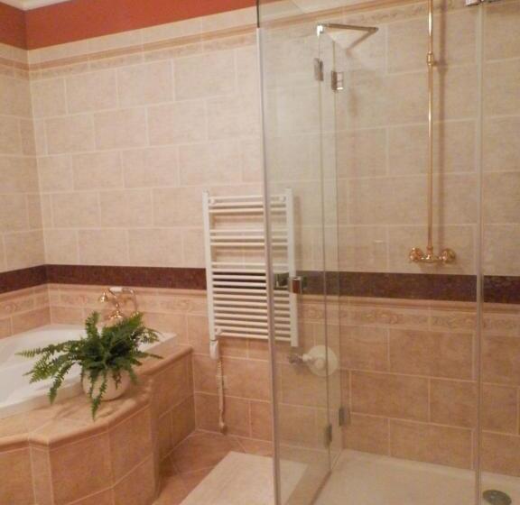 اتاق لوکس, Nagyrét Panzió Eger