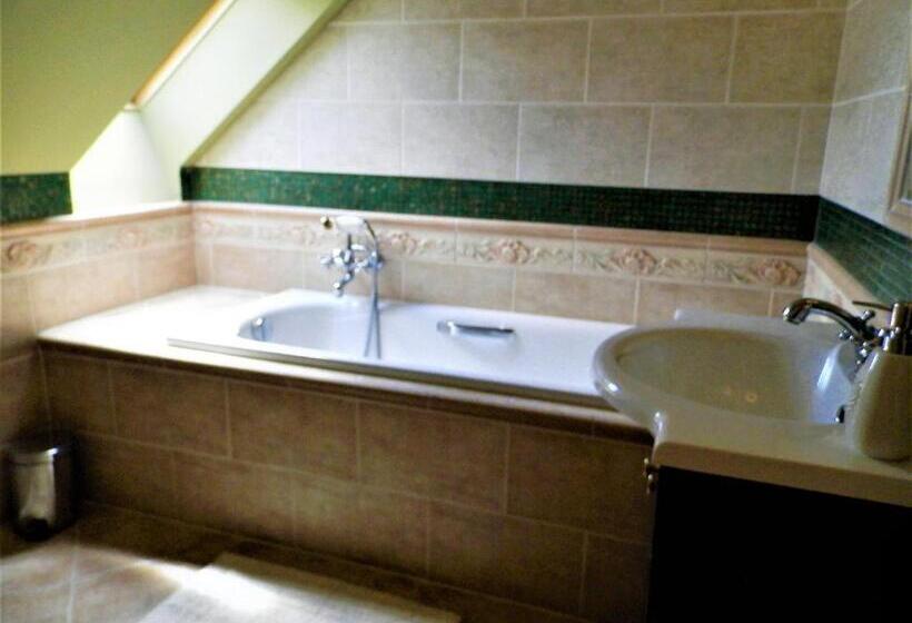 اتاق استاندارد سه نفره, Nagyrét Panzió Eger