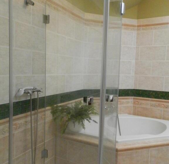 اتاق خانوادگی, Nagyrét Panzió Eger