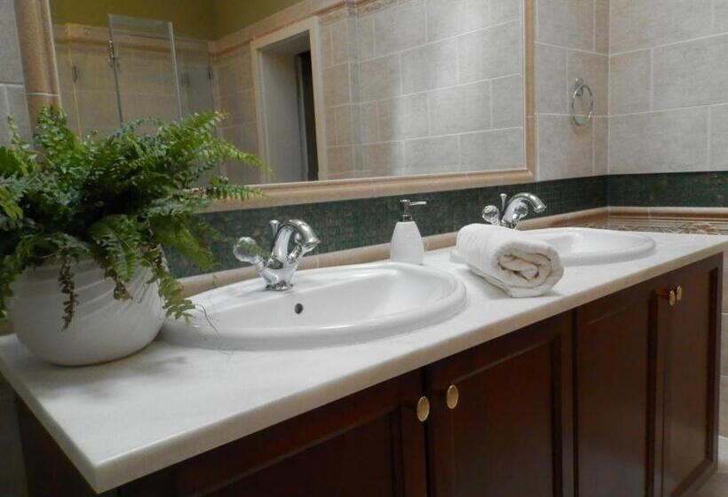 اتاق خانوادگی, Nagyrét Panzió Eger