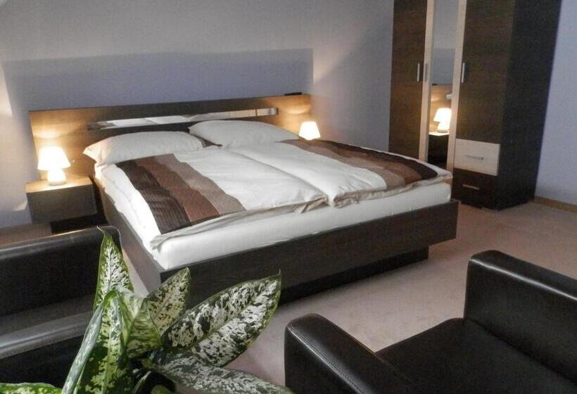 اتاق خانوادگی, Nagyrét Panzió Eger