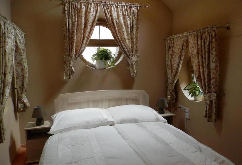 اتاق خانوادگی, Nagyrét Panzió Eger