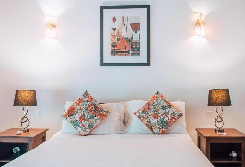 جناح جونيور مطل على الحديقة, Amara Villa