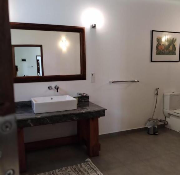 جناح جونيور مطلّ علي حمام السباحة, Amara Villa