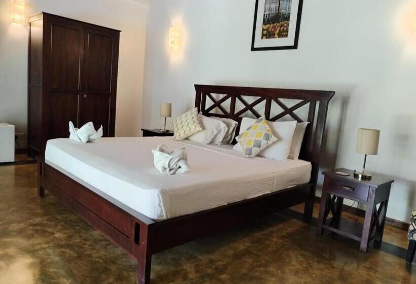 جناح جونيور مطلّ علي حمام السباحة, Amara Villa