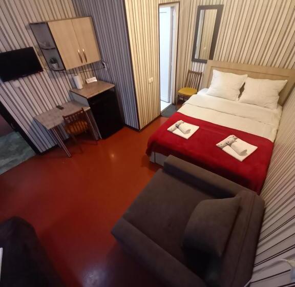 اتاق استاندارد سه نفره, Guest House Anano