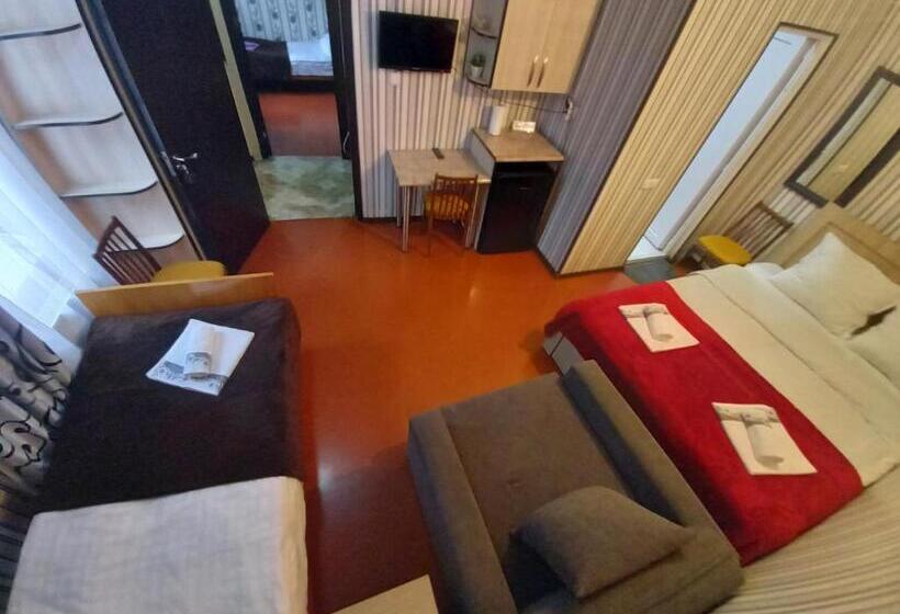 اتاق استاندارد سه نفره, Guest House Anano