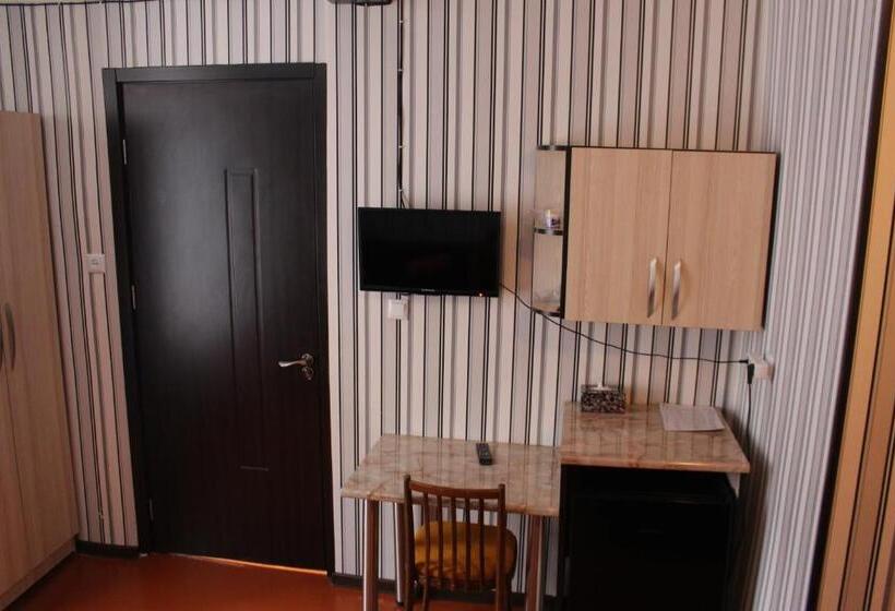 اتاق استاندارد سه نفره, Guest House Anano