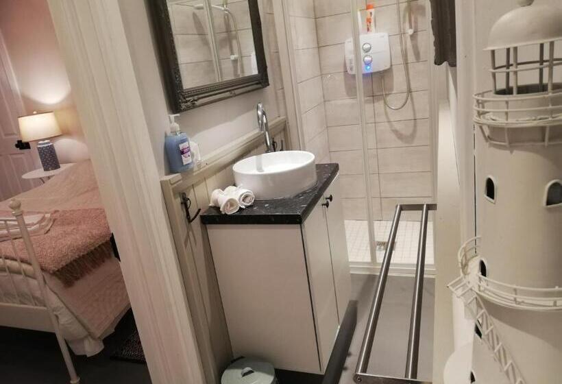 חדר דחוקס עם מיטת קינג, Heather House On The Wild Atlantic Way