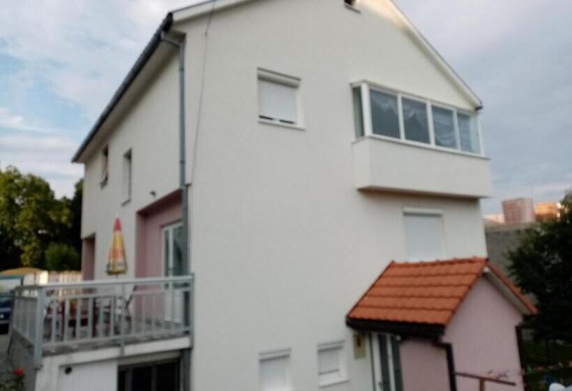 اتاق لوکس, Smještaj Nevesinje