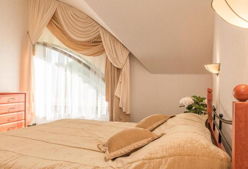 اتاق استاندارد سه نفره, Ungurmalas Guest House