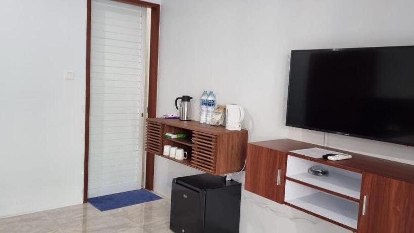Escritório Deluxe, Dukuh Segara Guest House