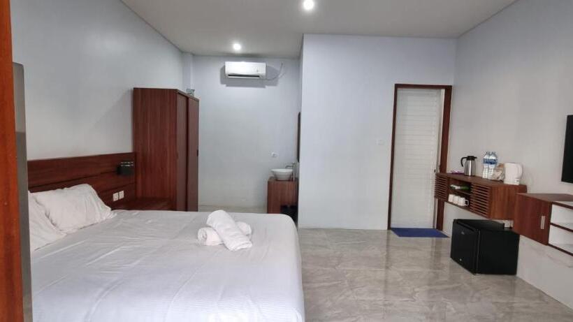 Escritório Deluxe, Dukuh Segara Guest House
