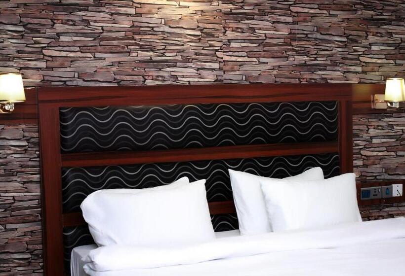 سوییت لوکس, Shamrockmanor