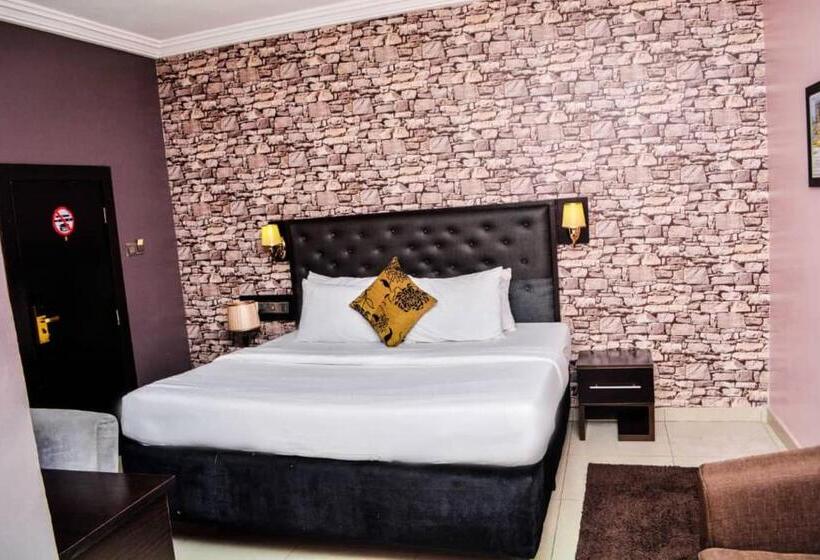سوییت لوکس, Shamrockmanor
