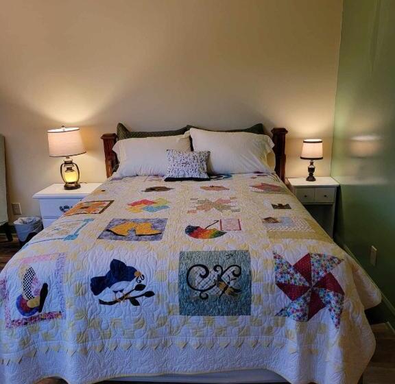 Номер Deluxe, Moonlight Manor Bed And Breakfast
