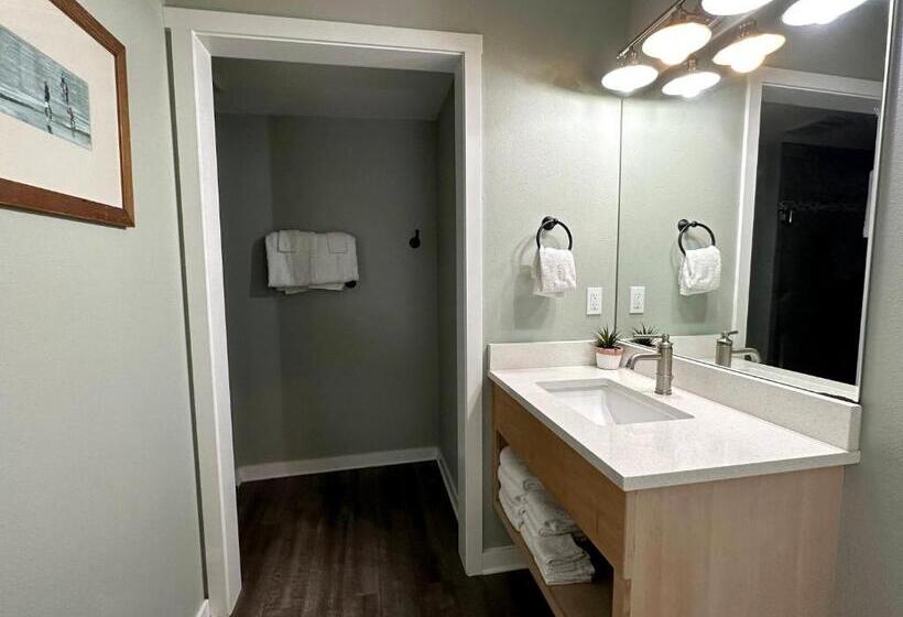 Люкс Повышенной Комфортности, Sea Glass Inn