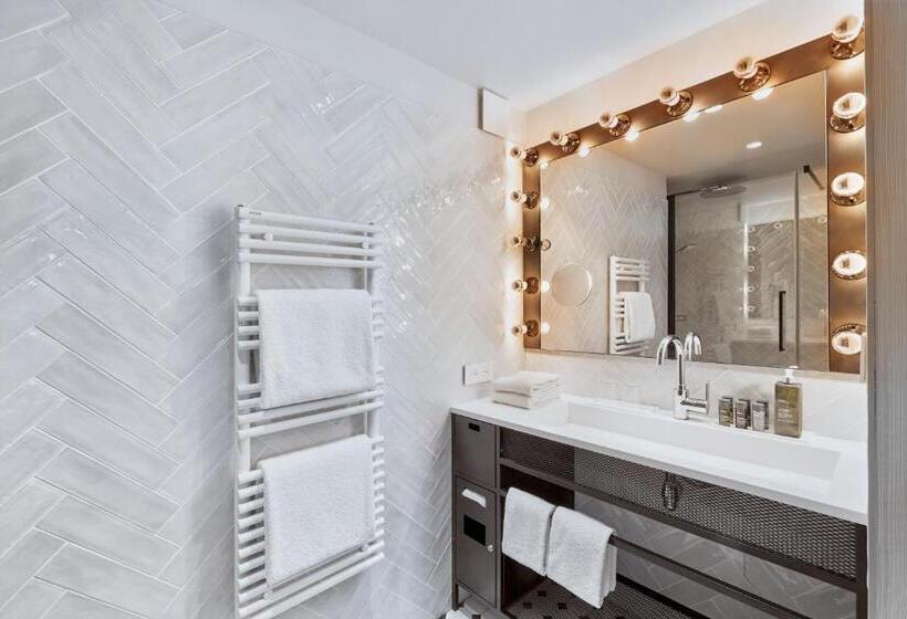 Номер Superior Вид на Город, H4 Hotel Wyndham Paris Pleyel Resort