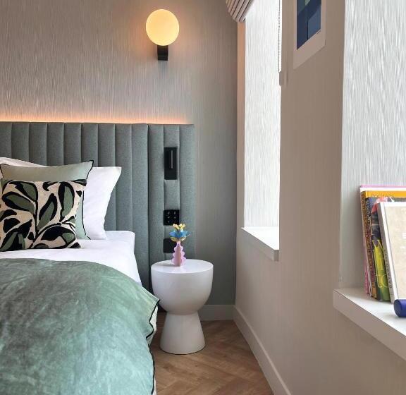 غرفة سوبيريور مطلة على المدينة, H4 Hotel Wyndham Paris Pleyel Resort