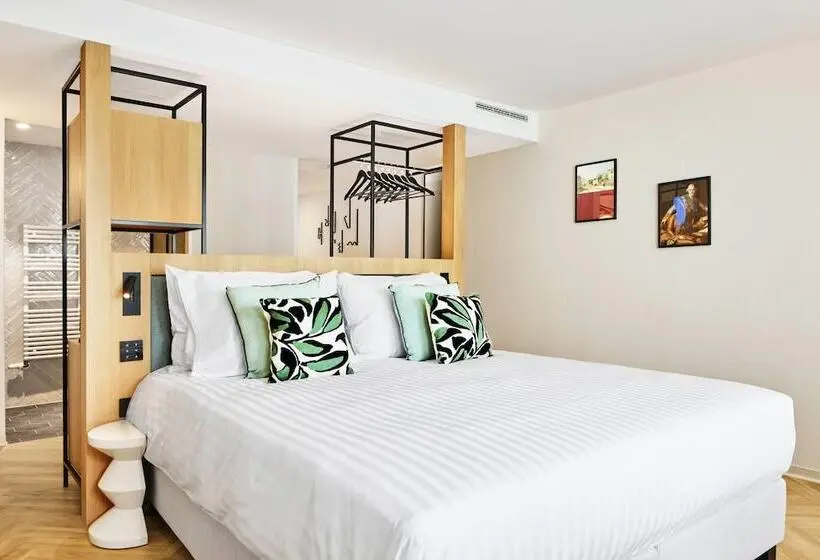 Perhehuone, Wyndham Paris Pleyel
