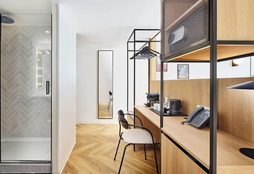 Perhehuone, Wyndham Paris Pleyel
