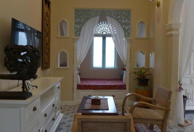 标准工作室带阳台, Pran@kumuang Boutique House