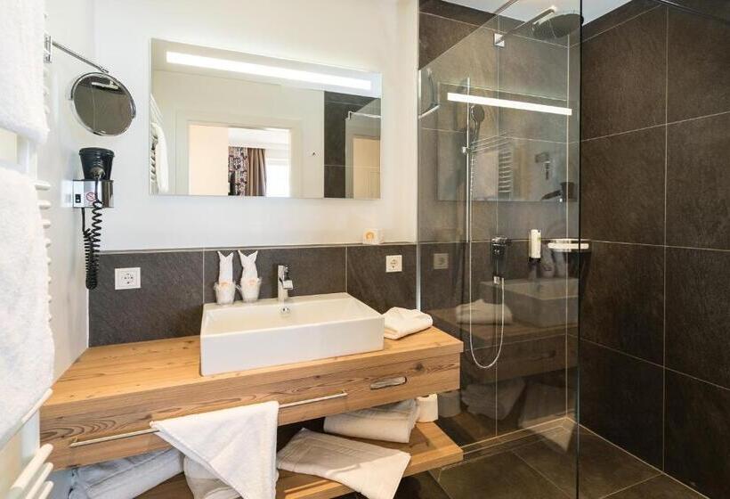 豪华两卧室公寓, Adler Resort