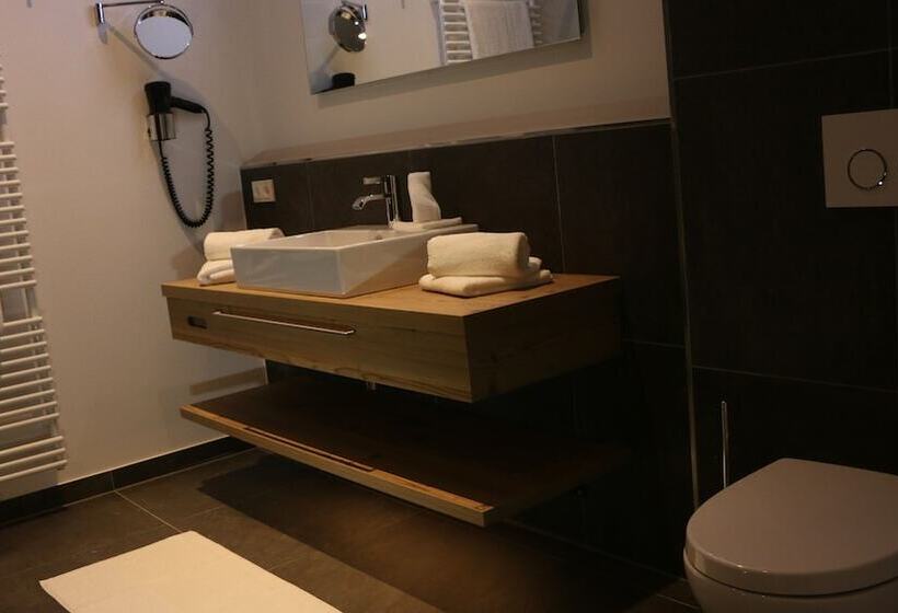 豪华两卧室公寓, Adler Resort