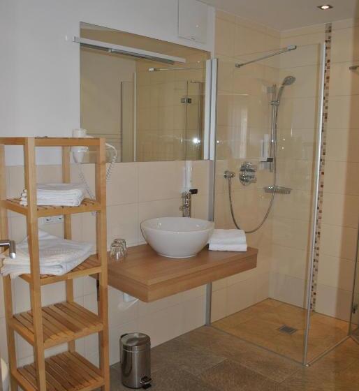 דירת שני חדרים, Der Winklhof