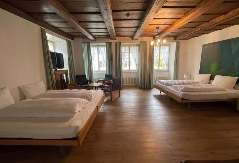 Standard Neljän Hengen Huone, Gasthof Zur Waag