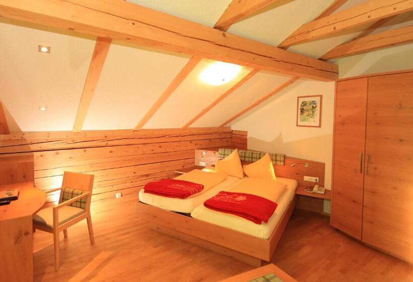 家庭套房, Lärchenhof