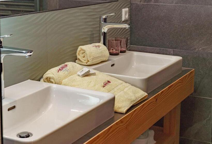 带露台的高档房间, Lärchenhof