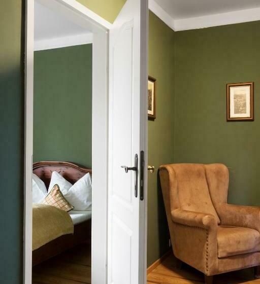 חדר משפחתי, Nibelungenhof