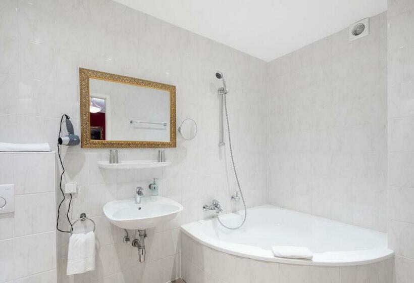 חדר סופריור, Nibelungenhof