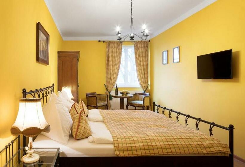 חדר סופריור, Nibelungenhof