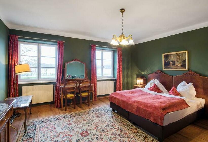 חדר סופריור, Nibelungenhof