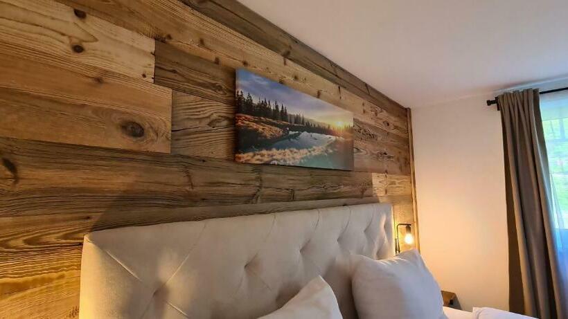 غرفة عائلية مطلّة علي الحديقة, Frühstückspension Bachseitenhof